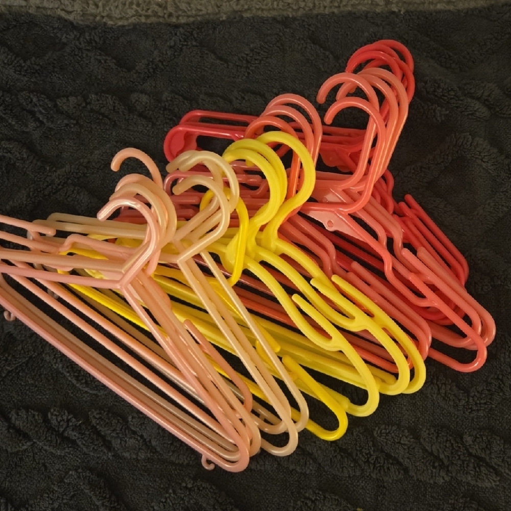 20+ Vintage Colorful Plastic Child Hangers